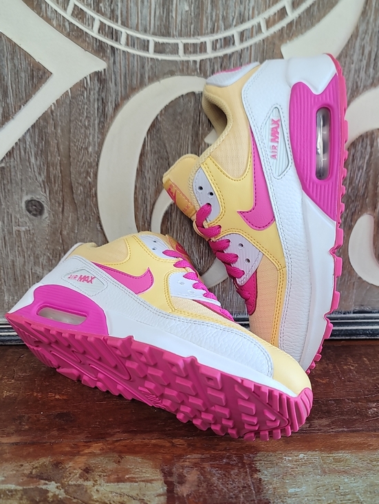 Nike Shoes - 🔥 Nike Air Max 90 "Topaz Fuchsia" 🔥 Wmns 6, Good Condition. Fast Shipping